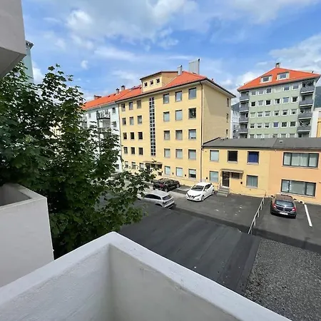 Dinbnb I 2 Balconies I Newly Renovated I Urban Location Μπέργκεν