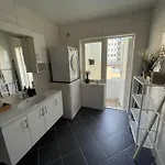 Dinbnb I 2 Balconies I Newly Renovated I Urban Location Apartmán
